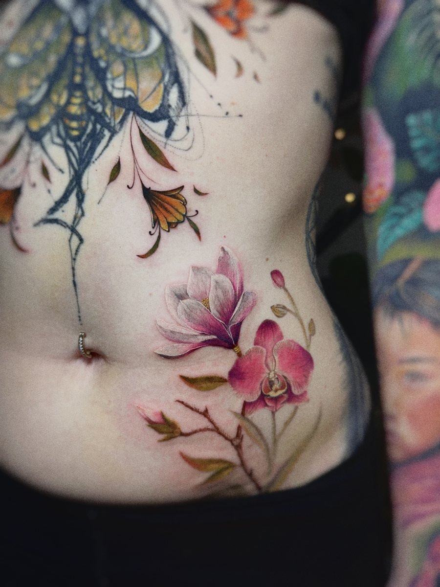 Tatuagem de magnólia e orquídea